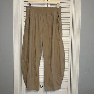 Old Navy Active Go-Dry Sleektech Barrel Leg Pull-On Pants High Rise Beige Size L